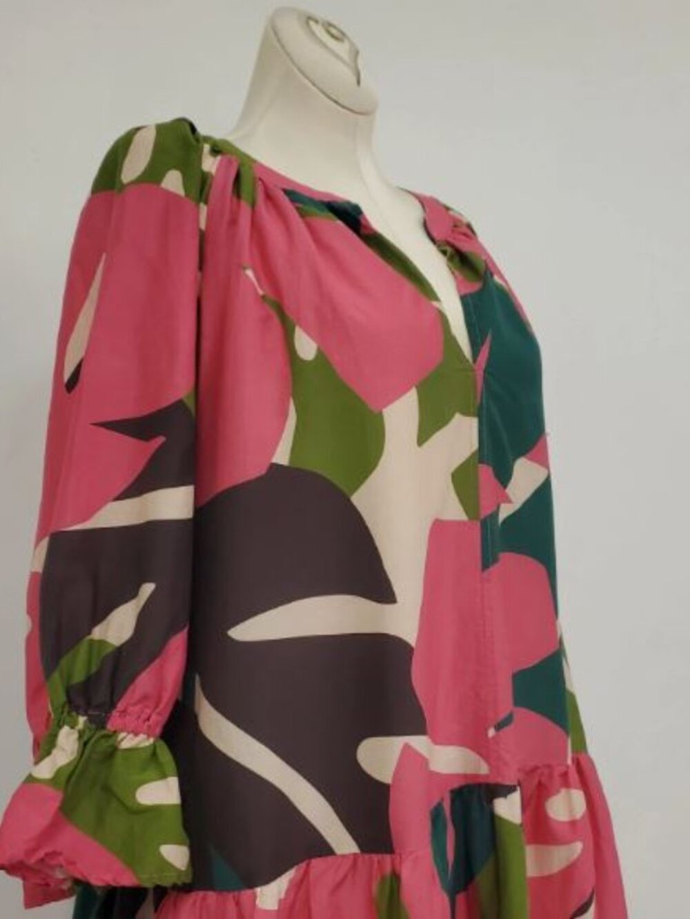 Velvet Graham Spencer Anthropologi Tracy Silk Dress Pink Medium Tropical Cruise - Picture 3 of 8